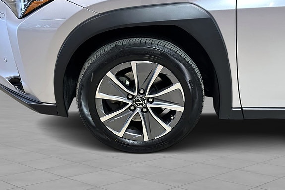 Lexus UX300e 6 of 20