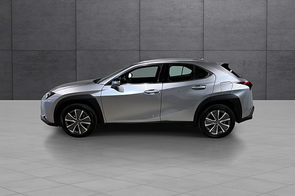 Lexus UX300e 5 of 5