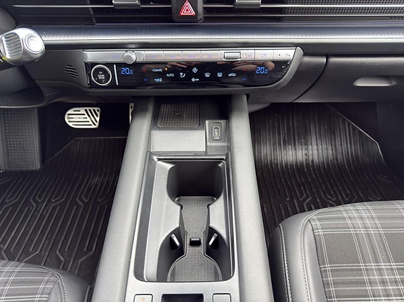 Hyundai Ioniq 6 11 of 21