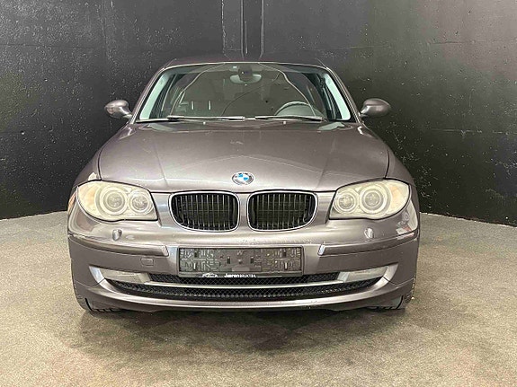BMW 116i 3 of 5