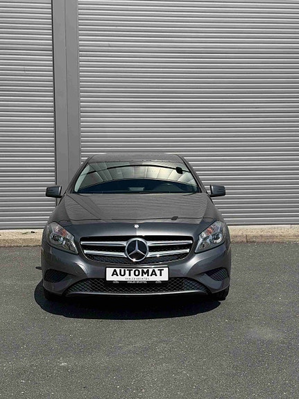 Mercedes-Benz A180 3 of 5