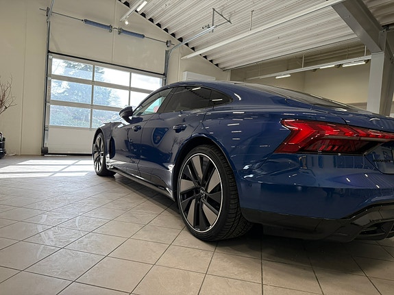Audi e-tron GT 28 of 30
