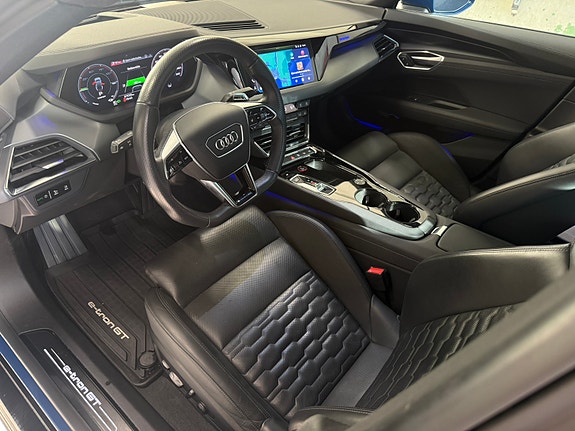 Audi e-tron GT 14 of 30