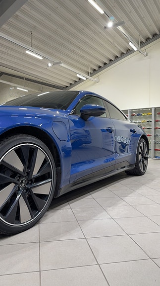 Audi e-tron GT 26 of 30