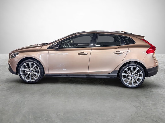 Volvo V40 Cross Country 2 of 5