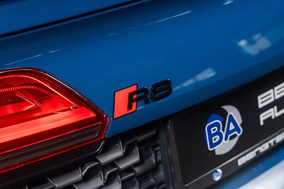 Audi R8 6 of 30