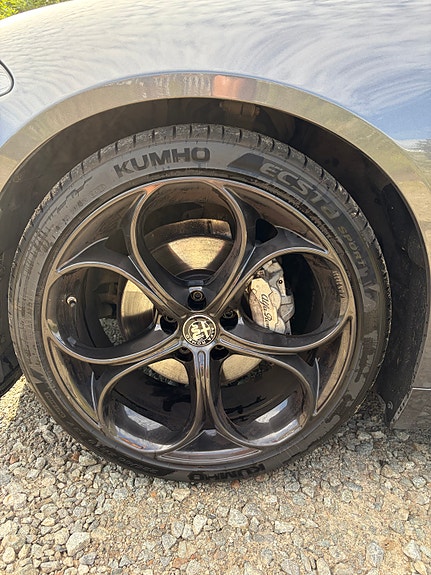 Alfa Romeo Giulia 4 of 5
