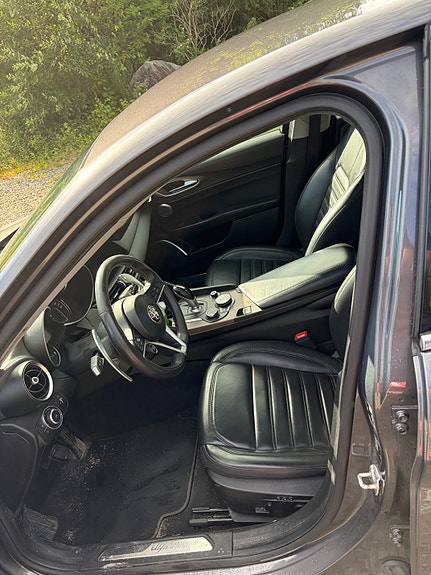 Alfa Romeo Giulia 9 of 20