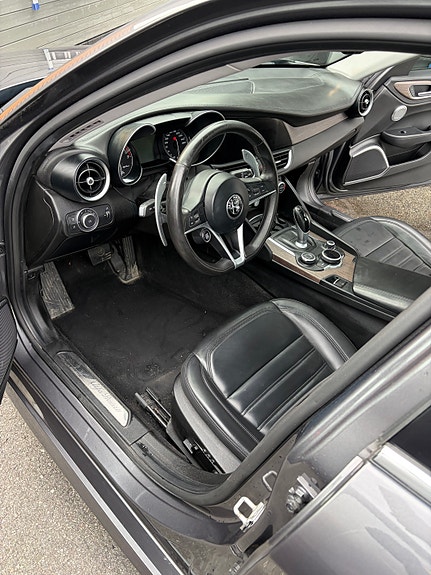 Alfa Romeo Giulia 12 of 20
