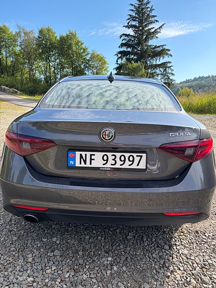 Alfa Romeo Giulia 6 of 20