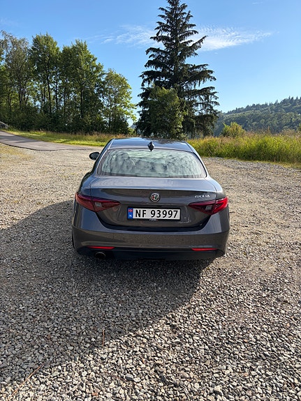 Alfa Romeo Giulia 7 of 20