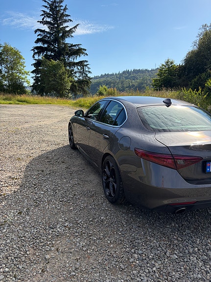 Alfa Romeo Giulia 5 of 5