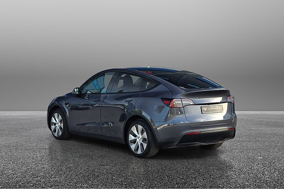 Tesla Model Y 3 of 5