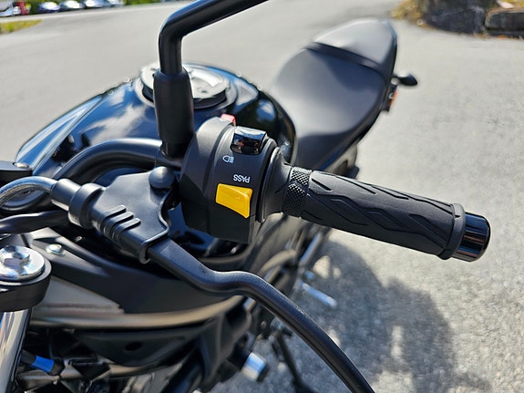 Suzuki SV650 9 of 17