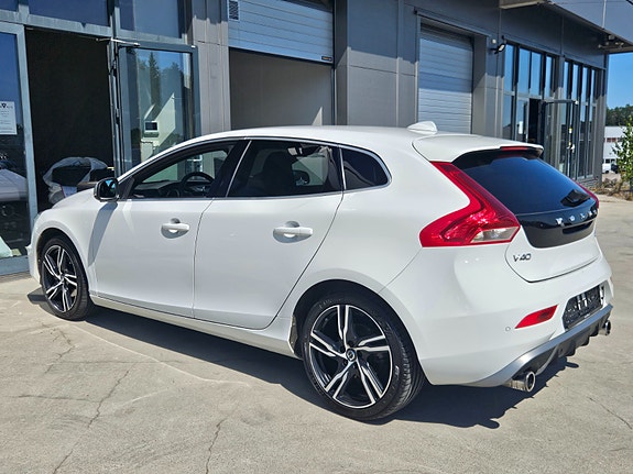 Volvo V40 3 of 5