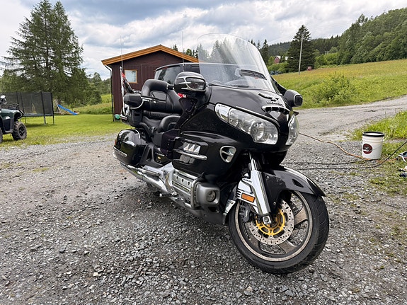 Honda GL 1800 Goldwing 2 of 5