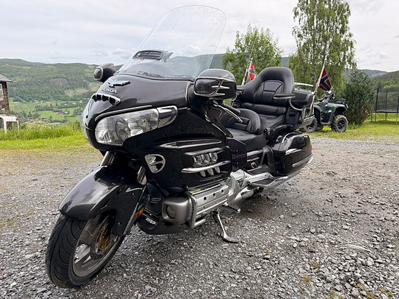 Honda GL 1800 Goldwing 3 of 5