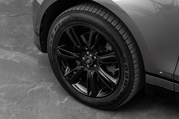 Land Rover Range Rover Velar 11 of 30