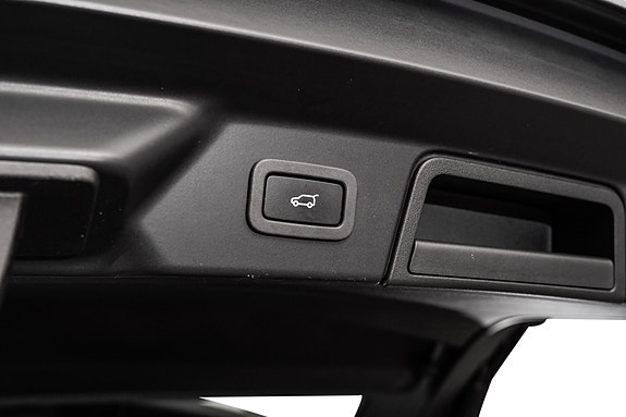 Land Rover Range Rover Velar 19 of 30