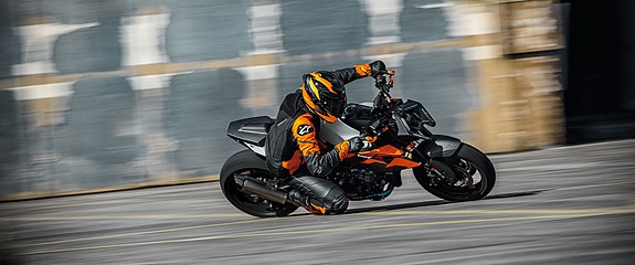 KTM 990 DUKE 4 of 5
