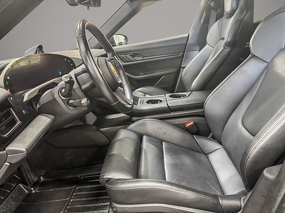 Porsche Taycan 13 of 30