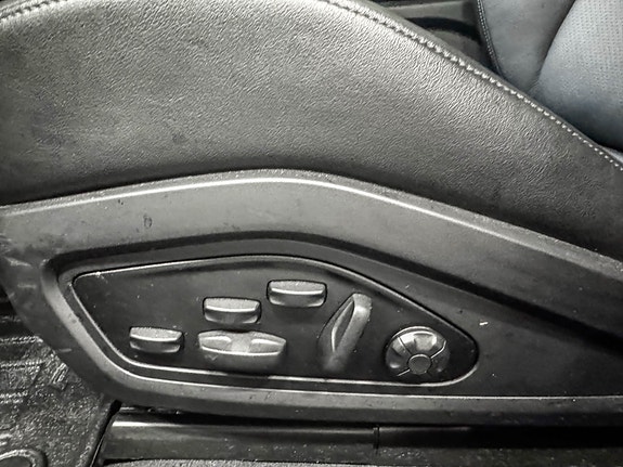 Porsche Taycan 12 of 30