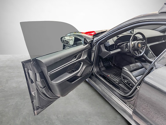 Porsche Taycan 10 of 30