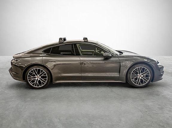 Porsche Taycan 7 of 30