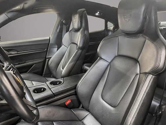 Porsche Taycan 14 of 30