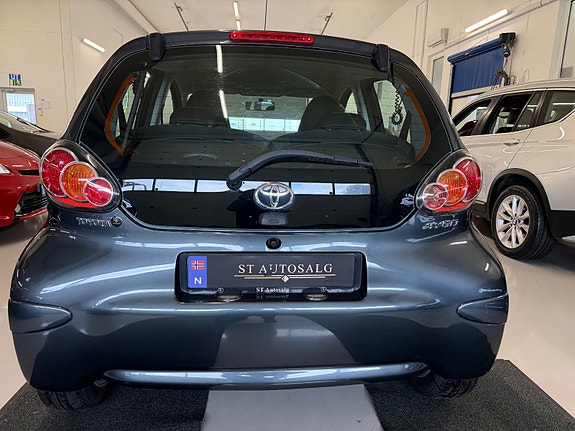 Toyota Aygo 8 of 23