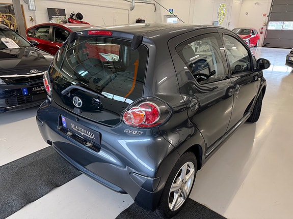 Toyota Aygo 7 of 23