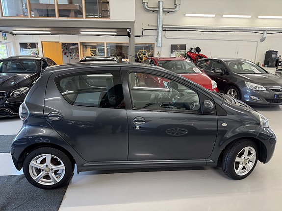 Toyota Aygo 5 of 23