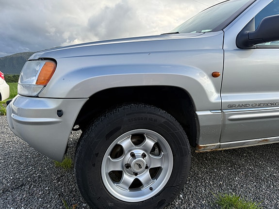 Jeep Grand Cherokee 2 of 5