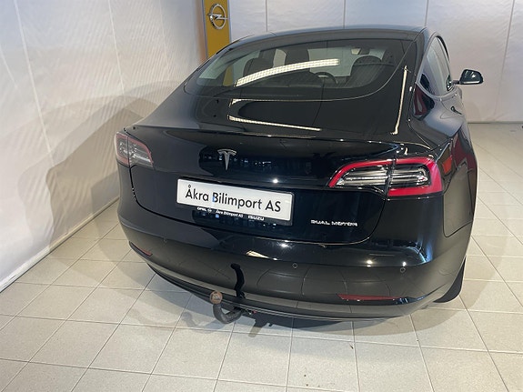 Tesla Model 3 2 of 5