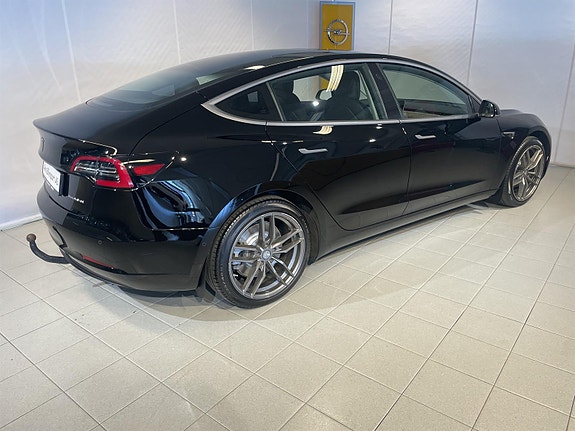 Tesla Model 3 4 of 5