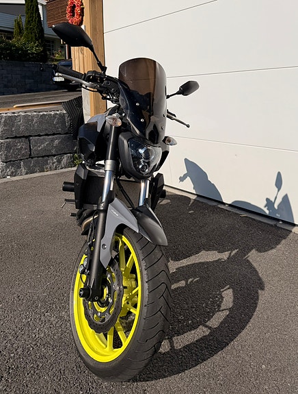 Yamaha MT-07 / Varmeholker / Nye dekk / Quickshift 3 of 5