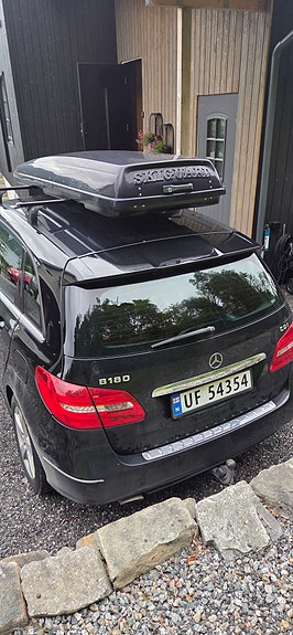 Mercedes-Benz B180 3 of 5