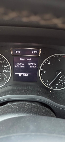 Mercedes-Benz B180 2 of 5