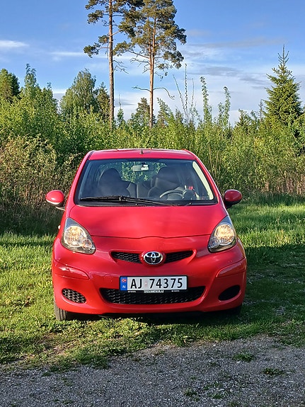 Toyota Aygo 3 of 16