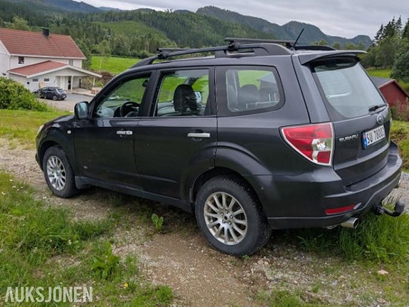 Subaru Forester 2 of 5