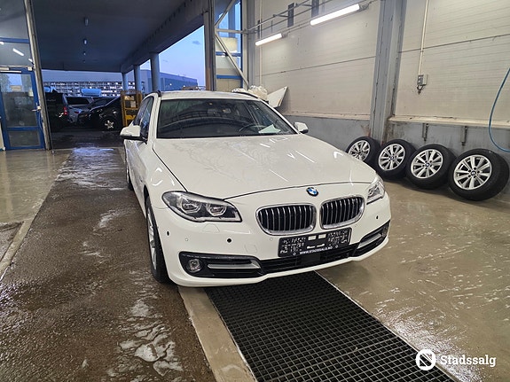 BMW 525d xDrive 4 of 5