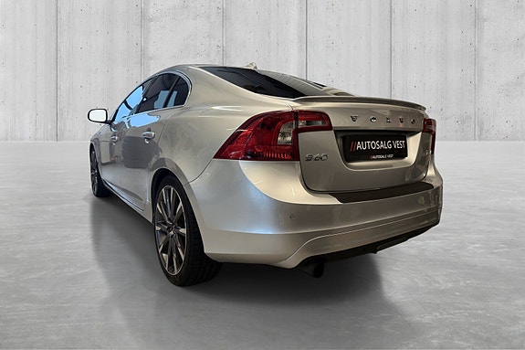 Volvo S60 3 of 5