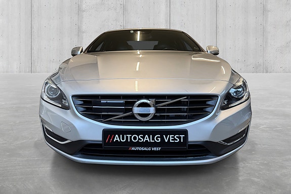 Volvo S60 2 of 5