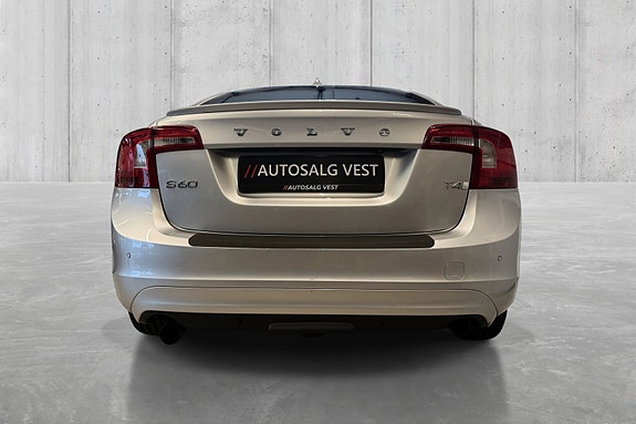 Volvo S60 4 of 5