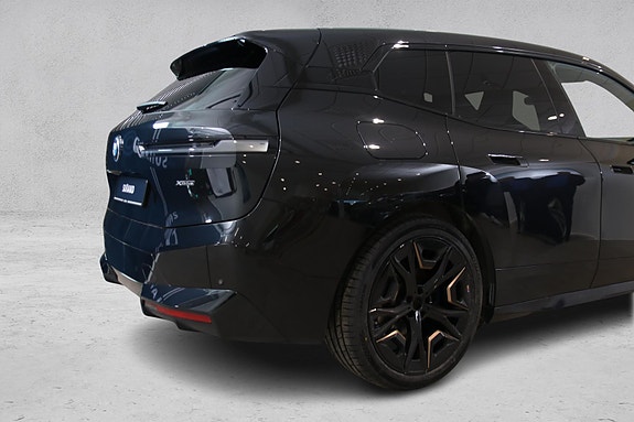 BMW iX 4 of 5