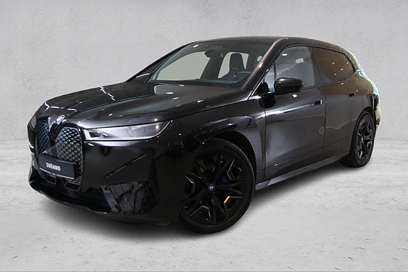 BMW iX 2 of 5