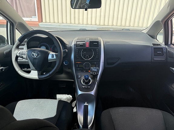 Toyota Auris 13 of 30