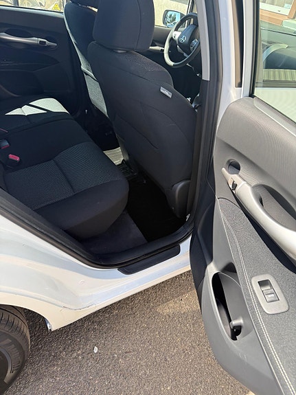 Toyota Auris 11 of 30