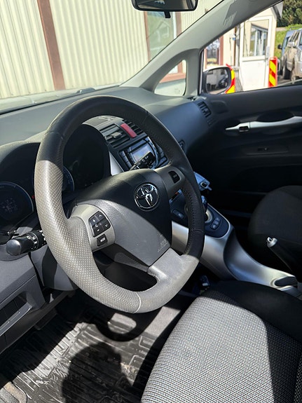Toyota Auris 15 of 30