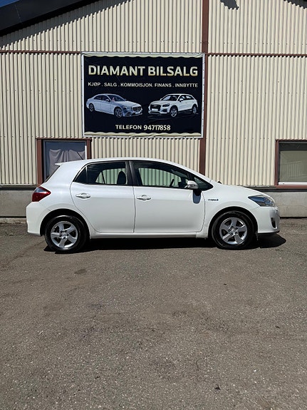 Toyota Auris 4 of 30
